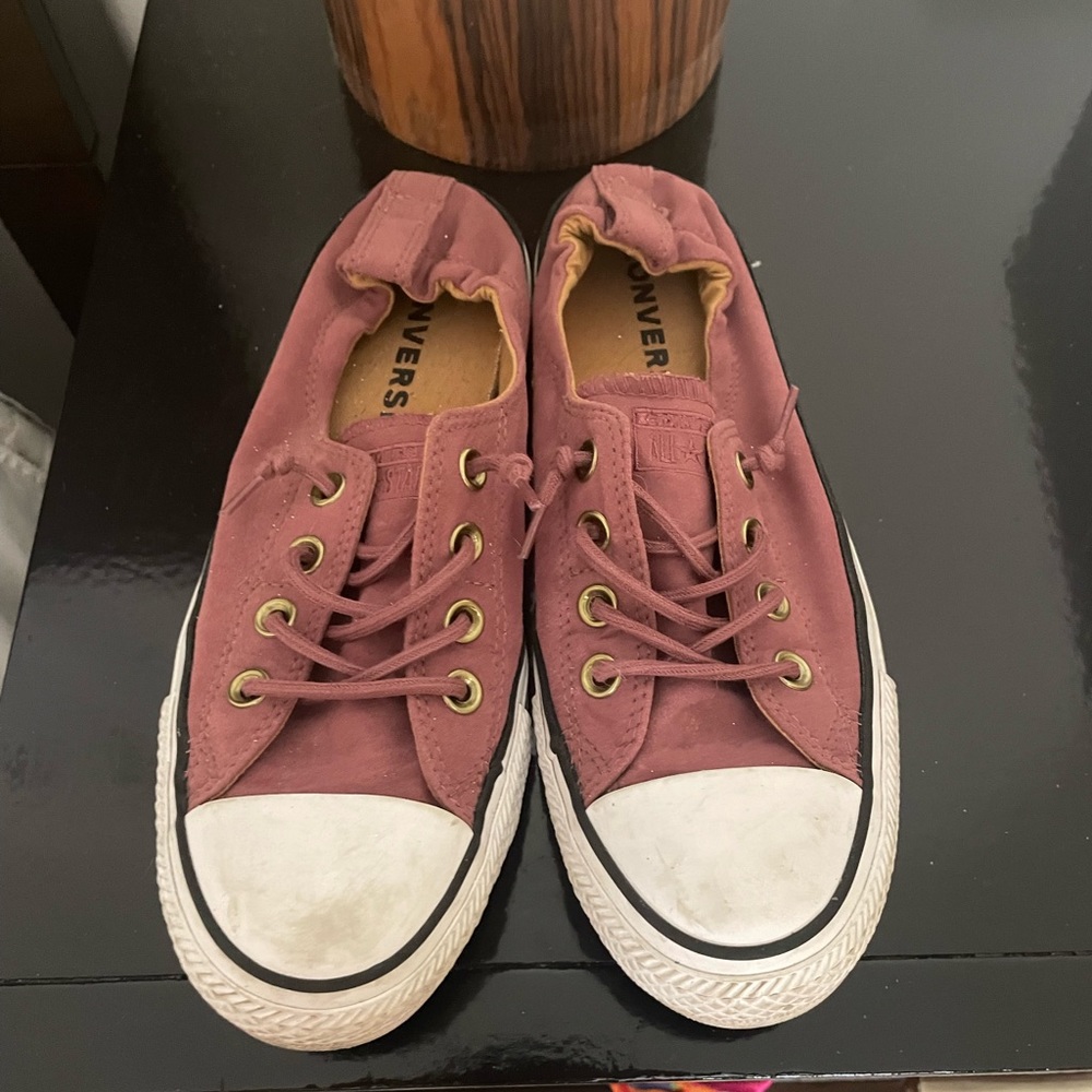 Women’s low Converse- mauve color